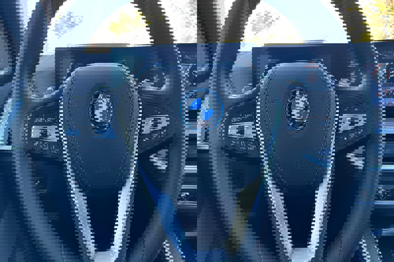 Used 2025 BMW X5 xDrive50e w/ Premium Package image 26