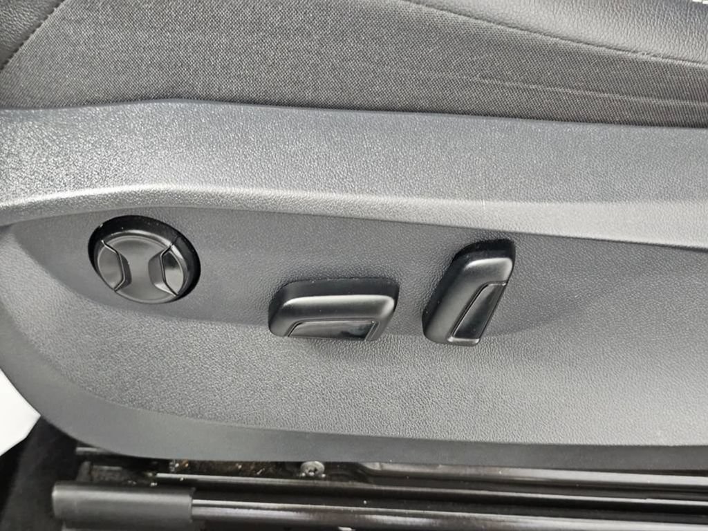 Used 2022 Volkswagen Tiguan SE R-Line AWD/4WD image 22