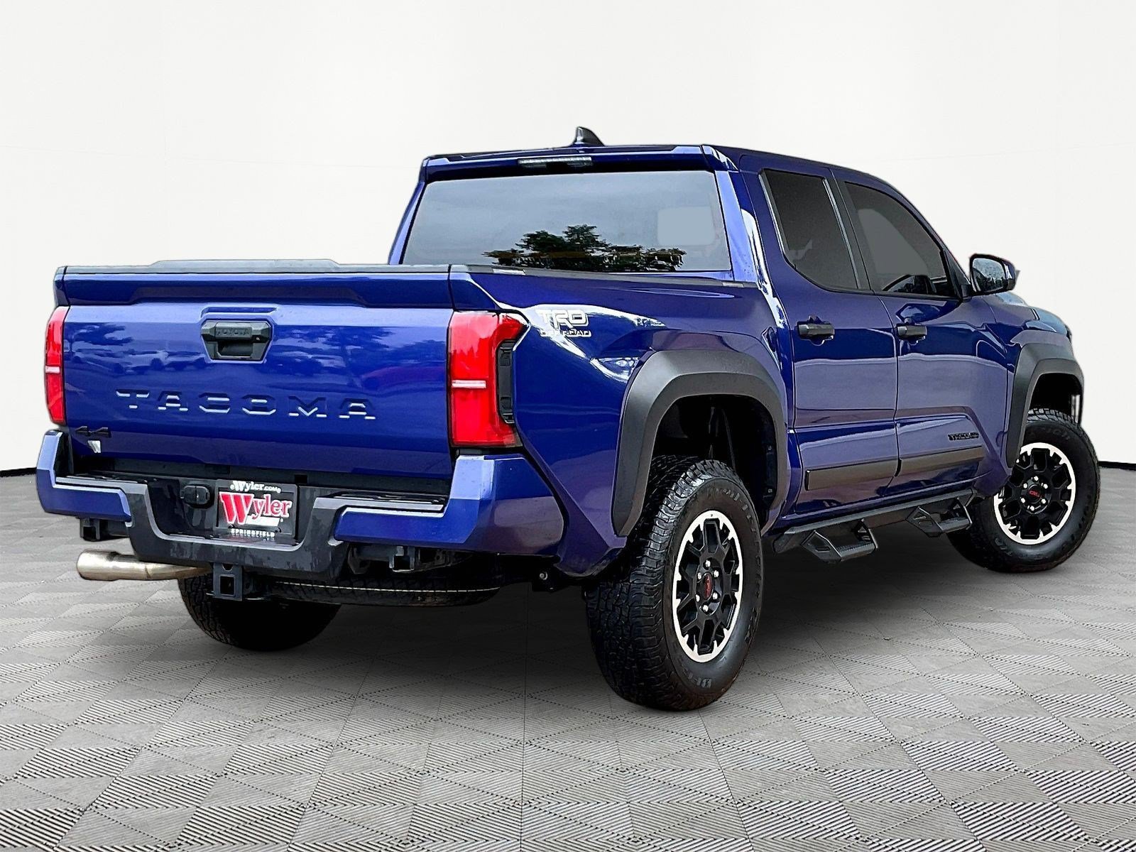 Used 2025 Toyota Tacoma TRD Off-Road AWD/4WD image 6