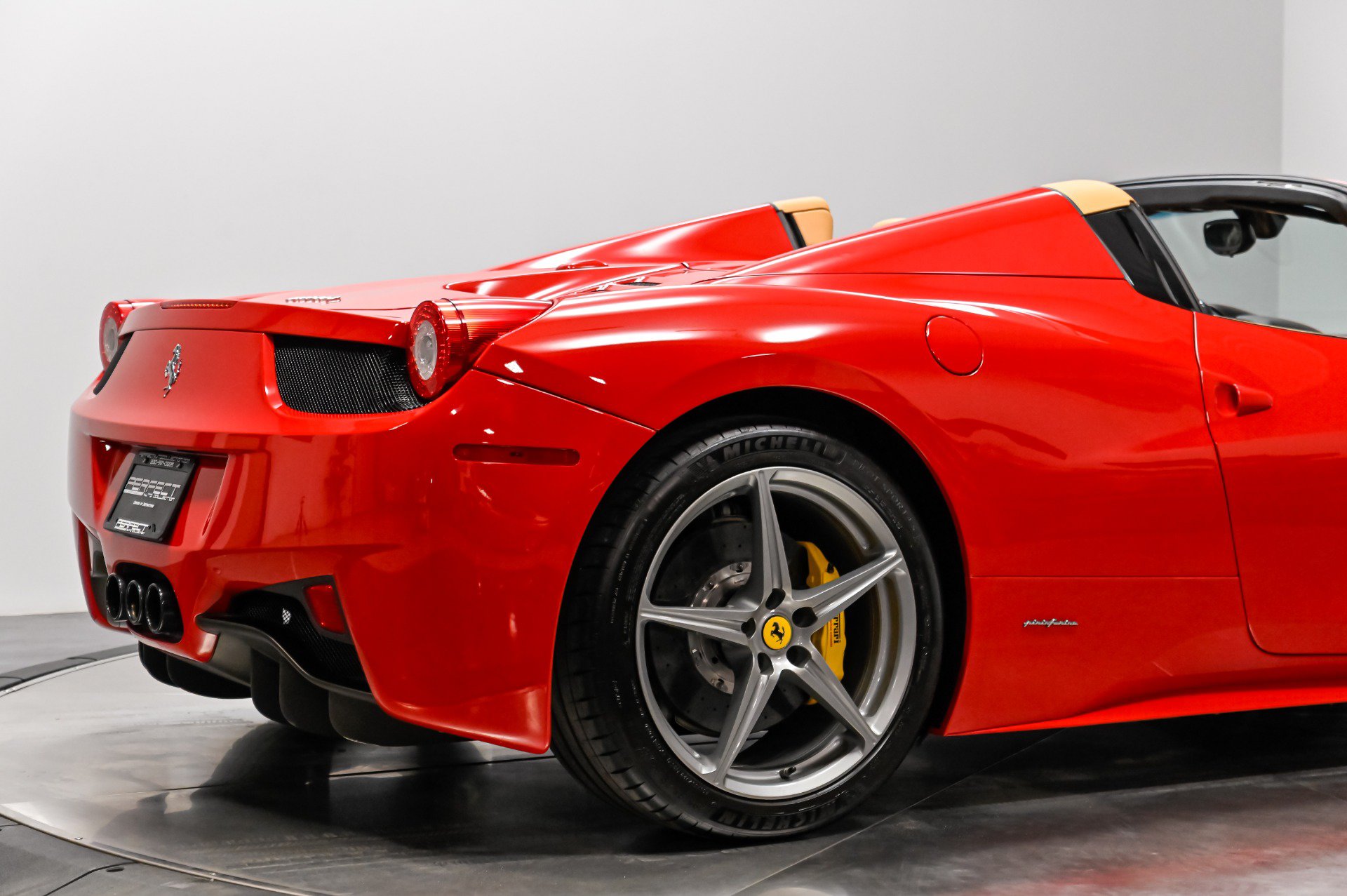 Used 2013 Ferrari 458 Spider RWD image 12
