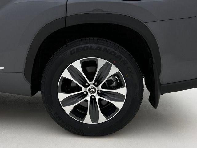 Used 2022 Toyota Highlander XLE AWD/4WD image 26