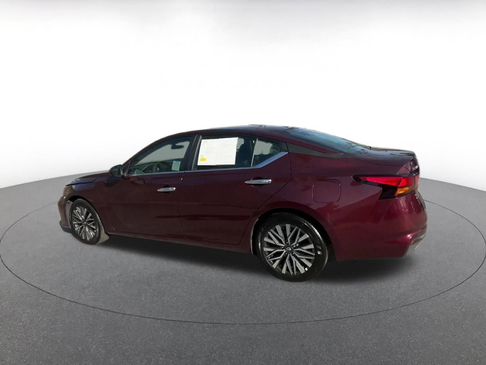 Used 2025 Nissan Altima 2.5 SV FWD image 9