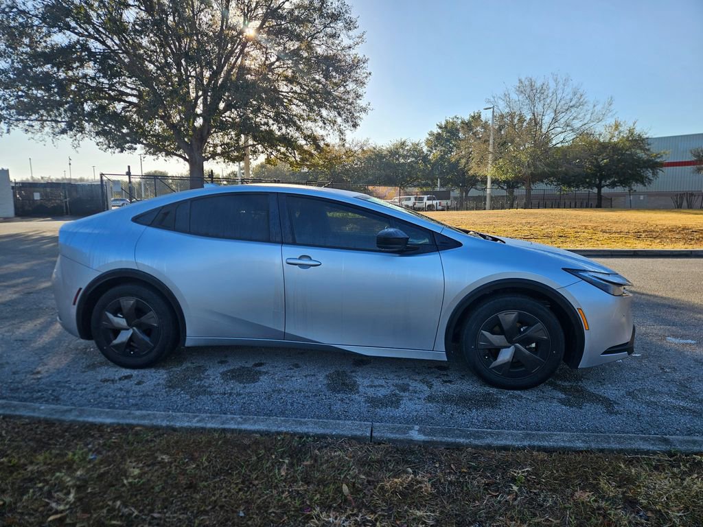 Used 2023 Toyota Prius LE image 6