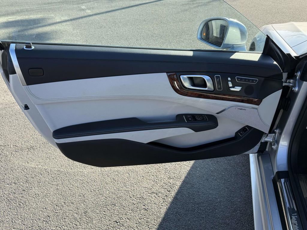 Used 2017 Mercedes-Benz SL 550 image 14
