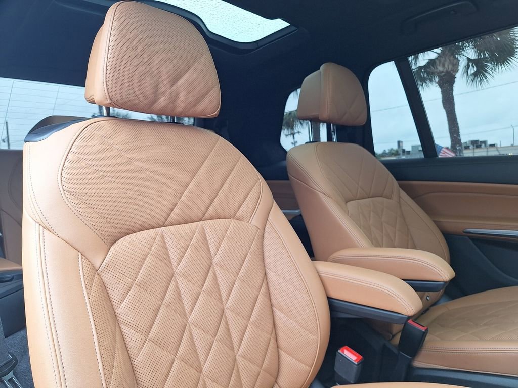 Used 2023 BMW X7 xDrive40i w/ M Sport Package AWD/4WD image 33