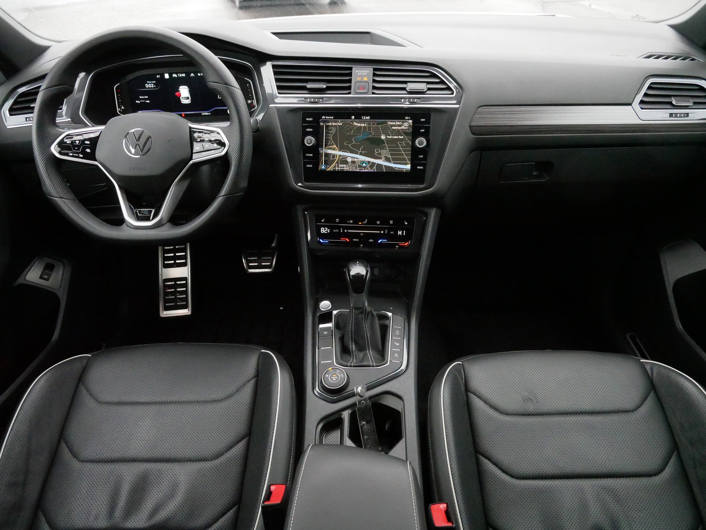 Certified 2022 Volkswagen Tiguan SEL R-Line image 10