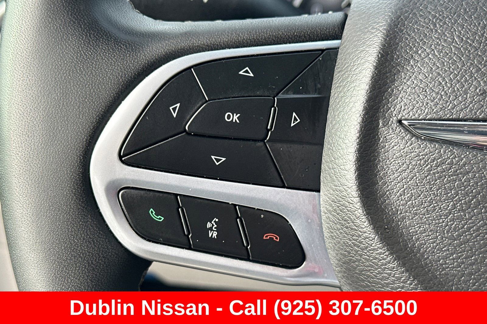 Used 2022 Chrysler Pacifica Touring-L FWD image 38