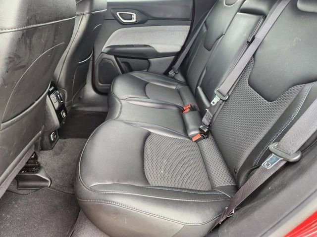 Used 2024 Jeep Compass Latitude image 30