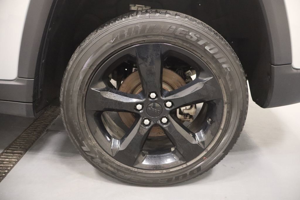 Certified 2023 Jeep Grand Cherokee Altitude image 25