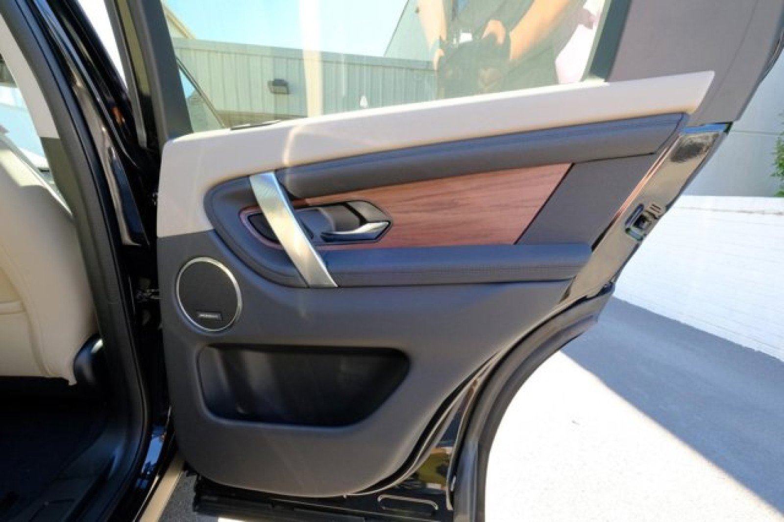 Used 2024 Land Rover Discovery Sport S image 16