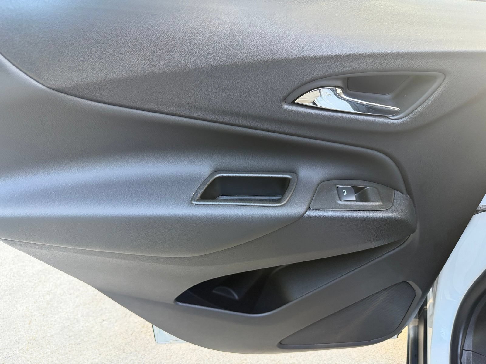 Used 2024 Chevrolet Equinox LT w/ LPO, Floor Liner Package FWD image 31