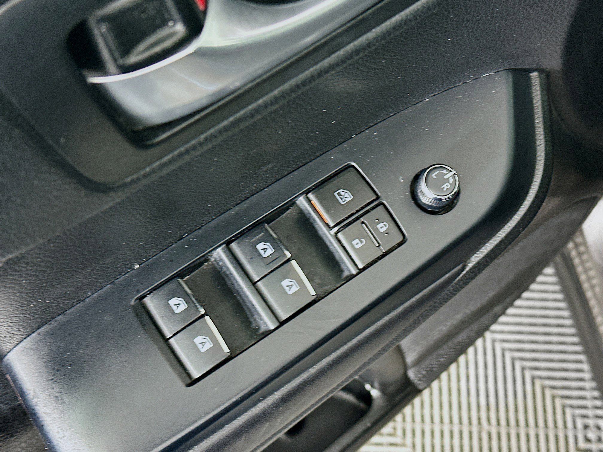 Used 2017 Toyota Highlander Limited image 15