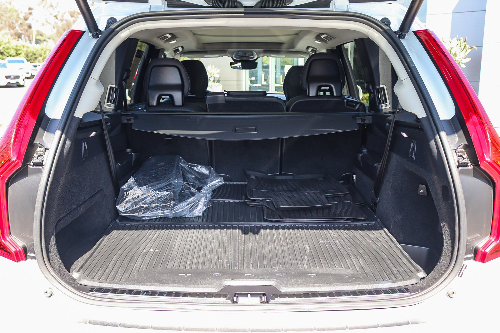 Used 2025 Volvo XC90 T8 Core w/ Protection Package Premier AWD/4WD image 30