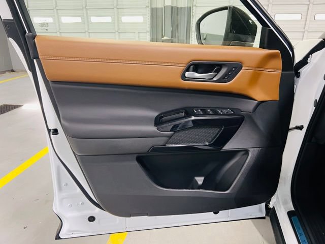 New 2026 Nissan Pathfinder Platinum FWD image 26