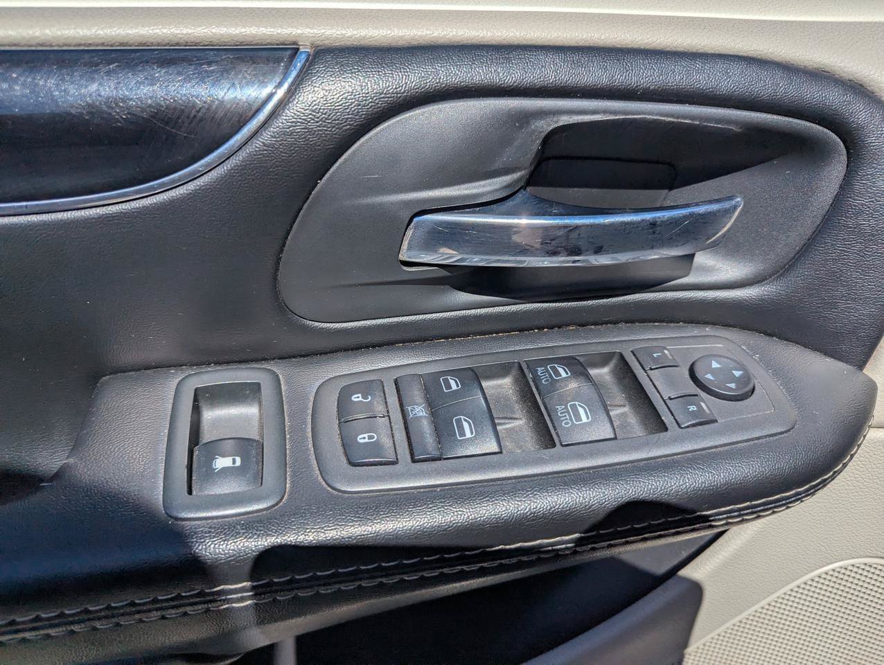 Used 2019 Dodge Grand Caravan SXT FWD image 10
