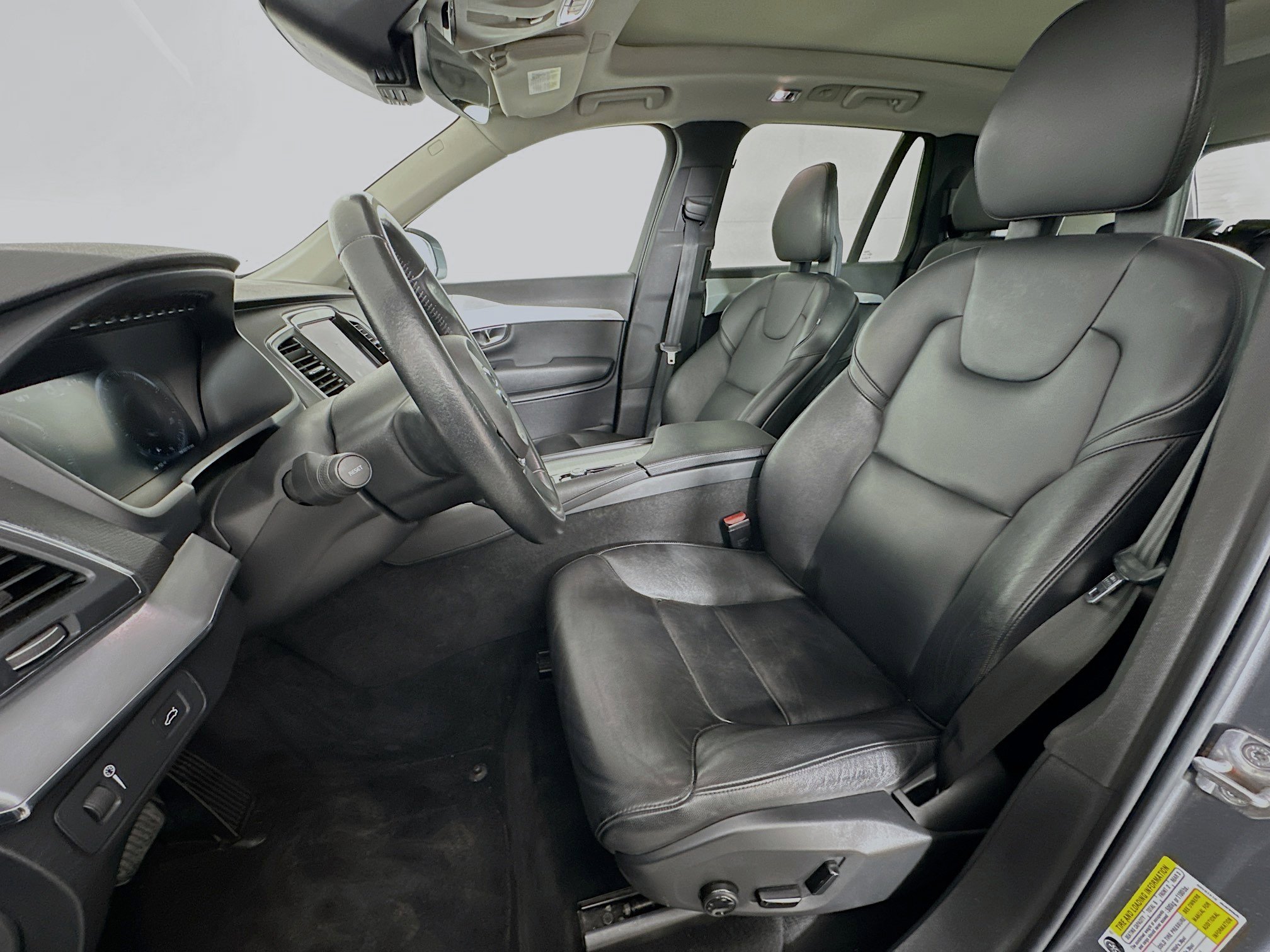 Used 2016 Volvo XC90 T5 Momentum image 13