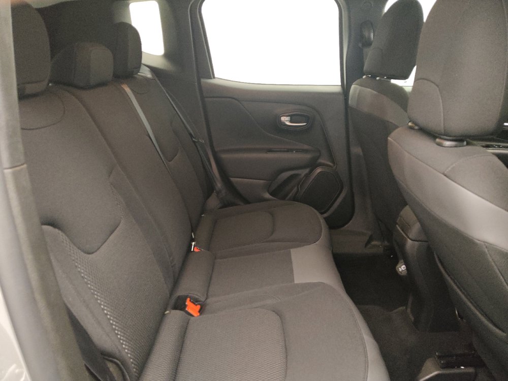 Used 2020 Jeep Renegade Altitude w/ UConnect 8.4 Nav Group image 19