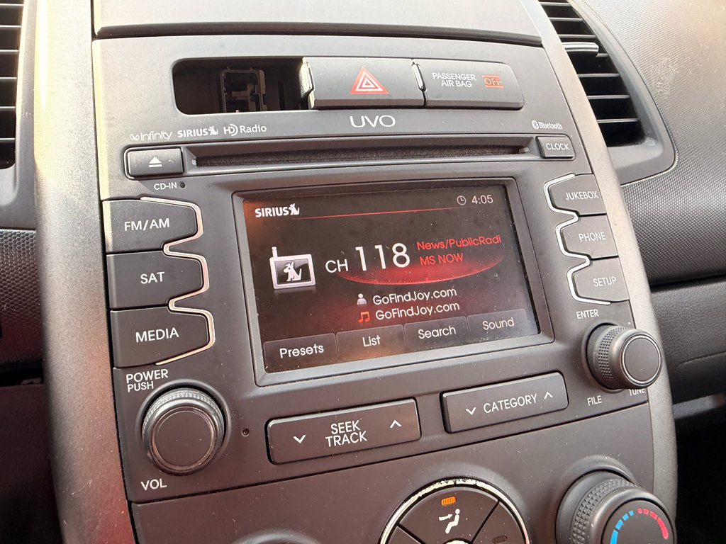 Used 2012 Kia Soul + w/ Audio Pkg FWD image 19
