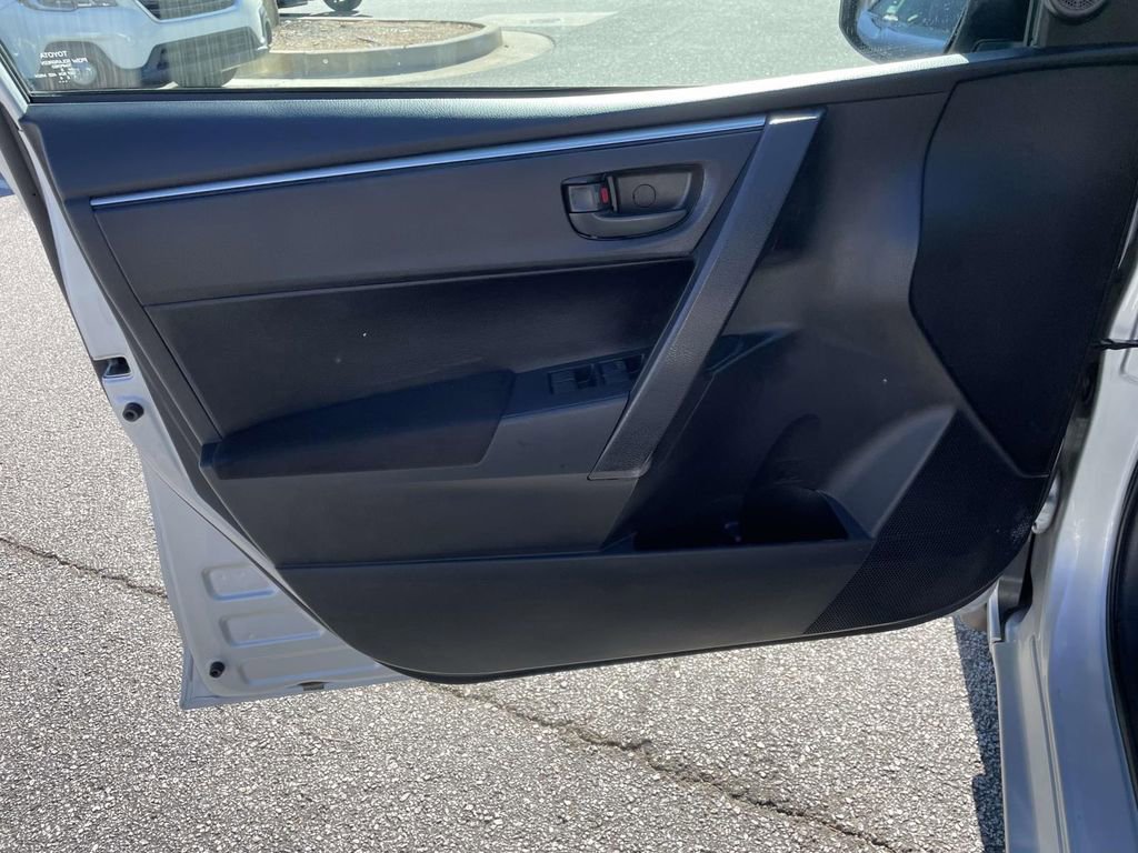 Used 2016 Toyota Corolla image 12
