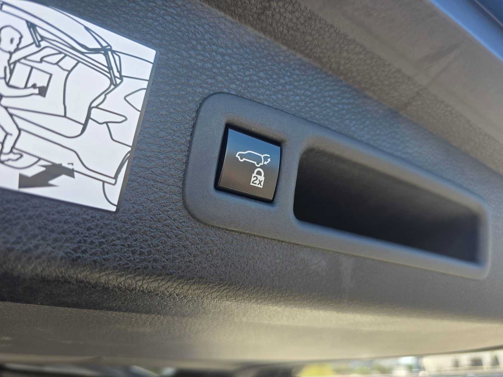 Used 2023 Toyota Sienna XLE w/ XLE Plus Package FWD image 16