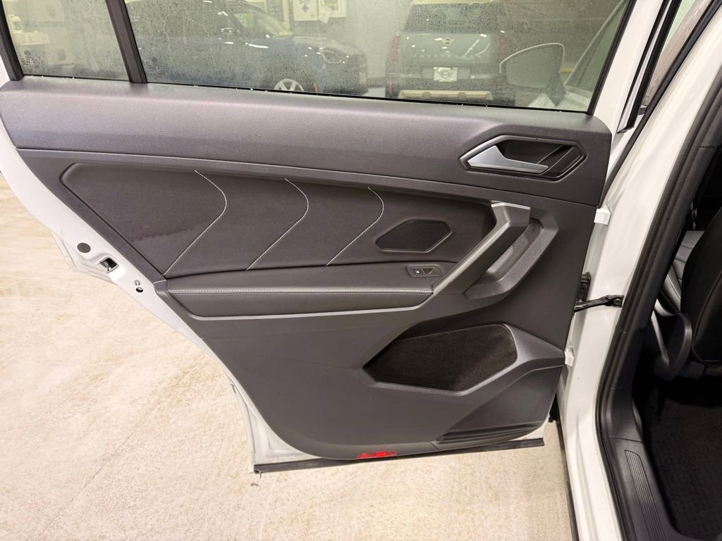 Used 2024 Volkswagen Tiguan SEL R-Line image 20