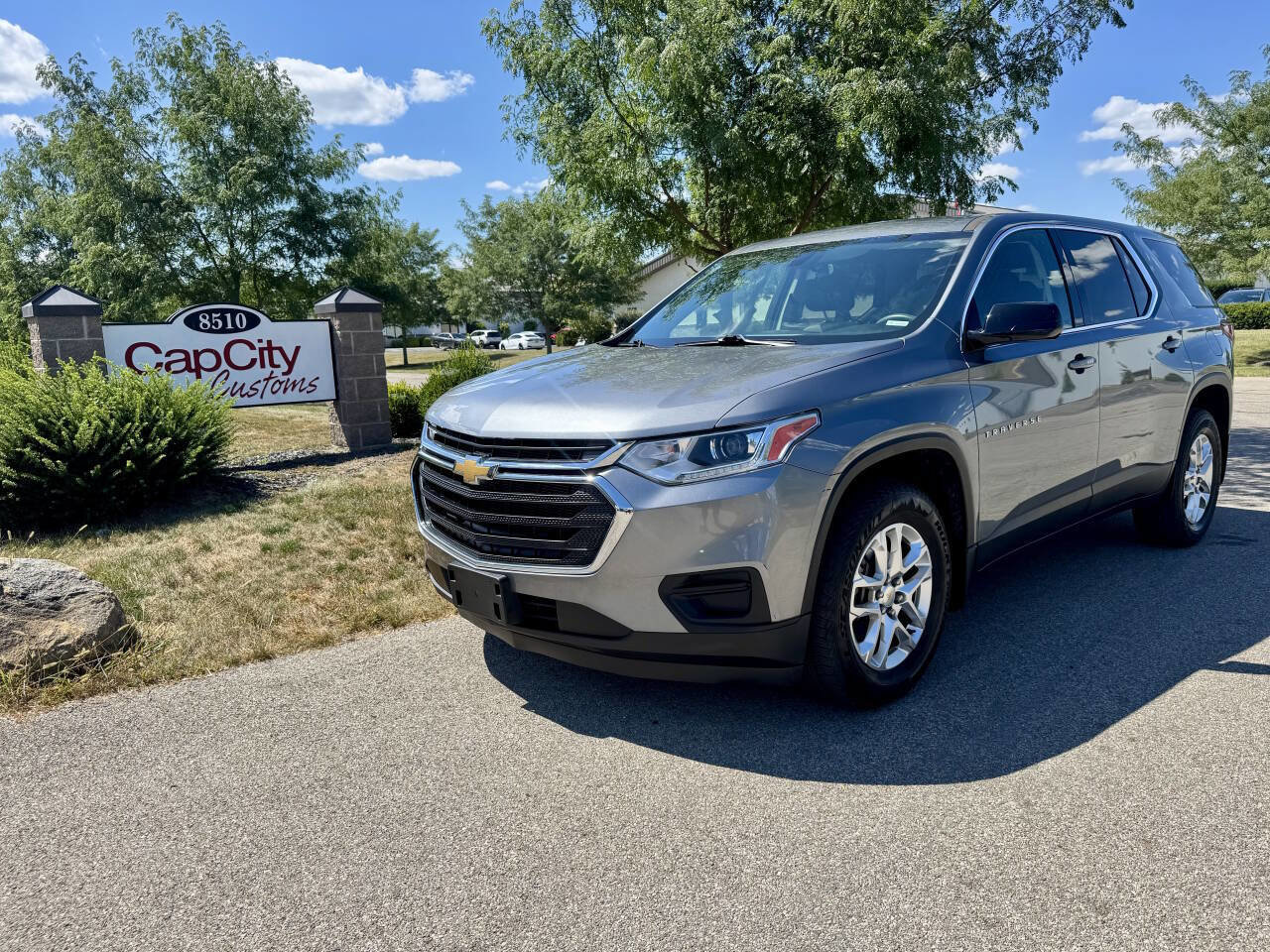 Used 2020 Chevrolet Traverse LS image 1