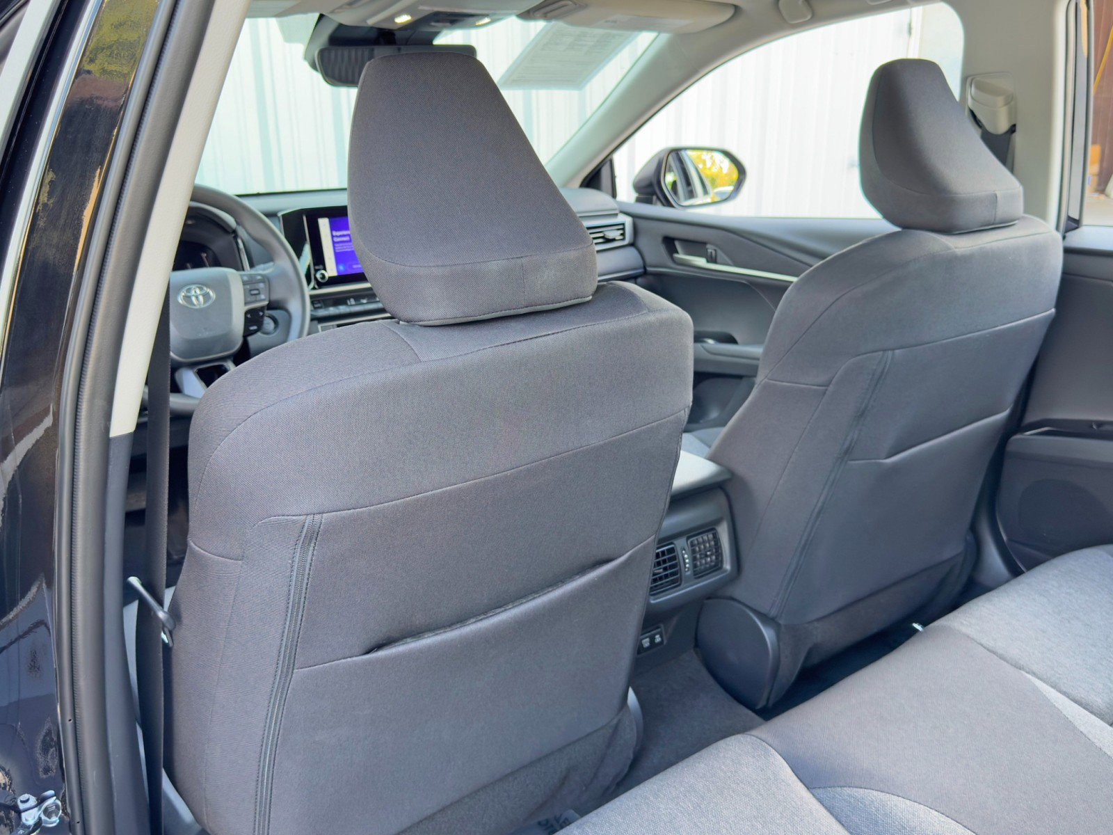 Used 2025 Toyota Camry LE w/ Convenience Package image 33