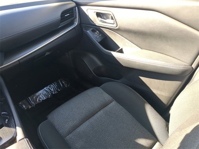 Used 2024 Nissan Rogue SV image 19