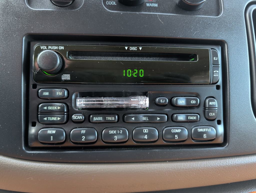 Used 1999 Ford E-150 and Econoline 150 image 14