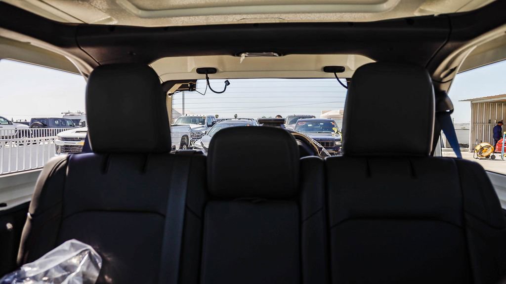 New 2026 Jeep Wrangler Unlimited Rubicon w/ Whitecap Package image 26