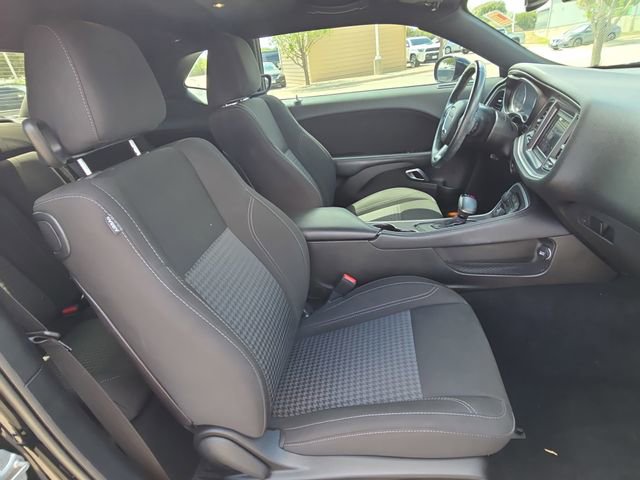 Used 2019 Dodge Challenger SXT image 10