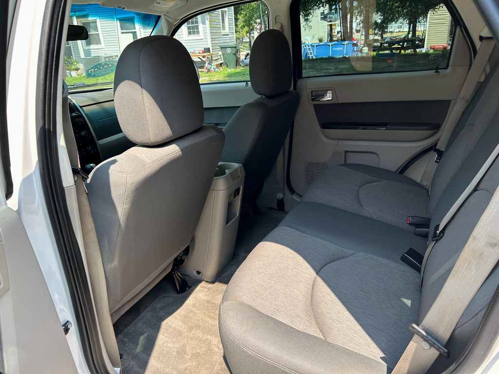 Used 2010 MAZDA Tribute i Sport FWD image 10