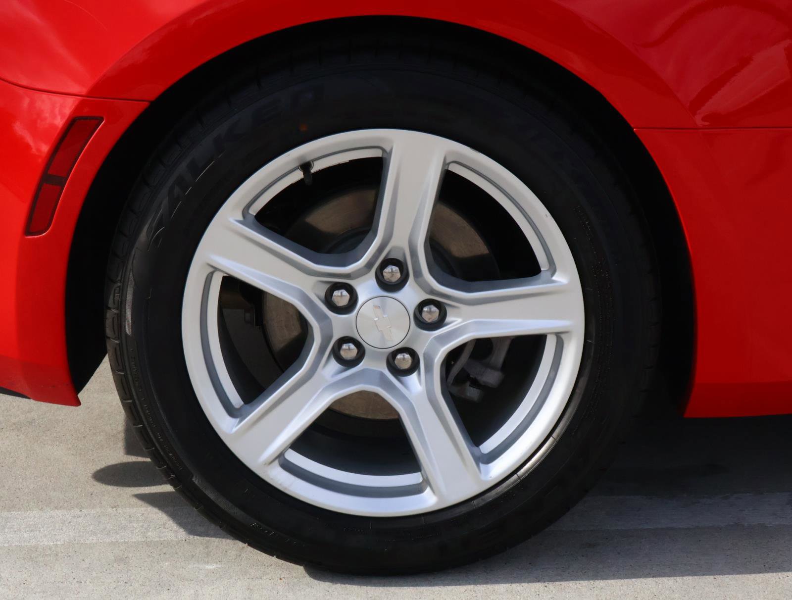 Used 2021 Chevrolet Camaro LT RWD image 8