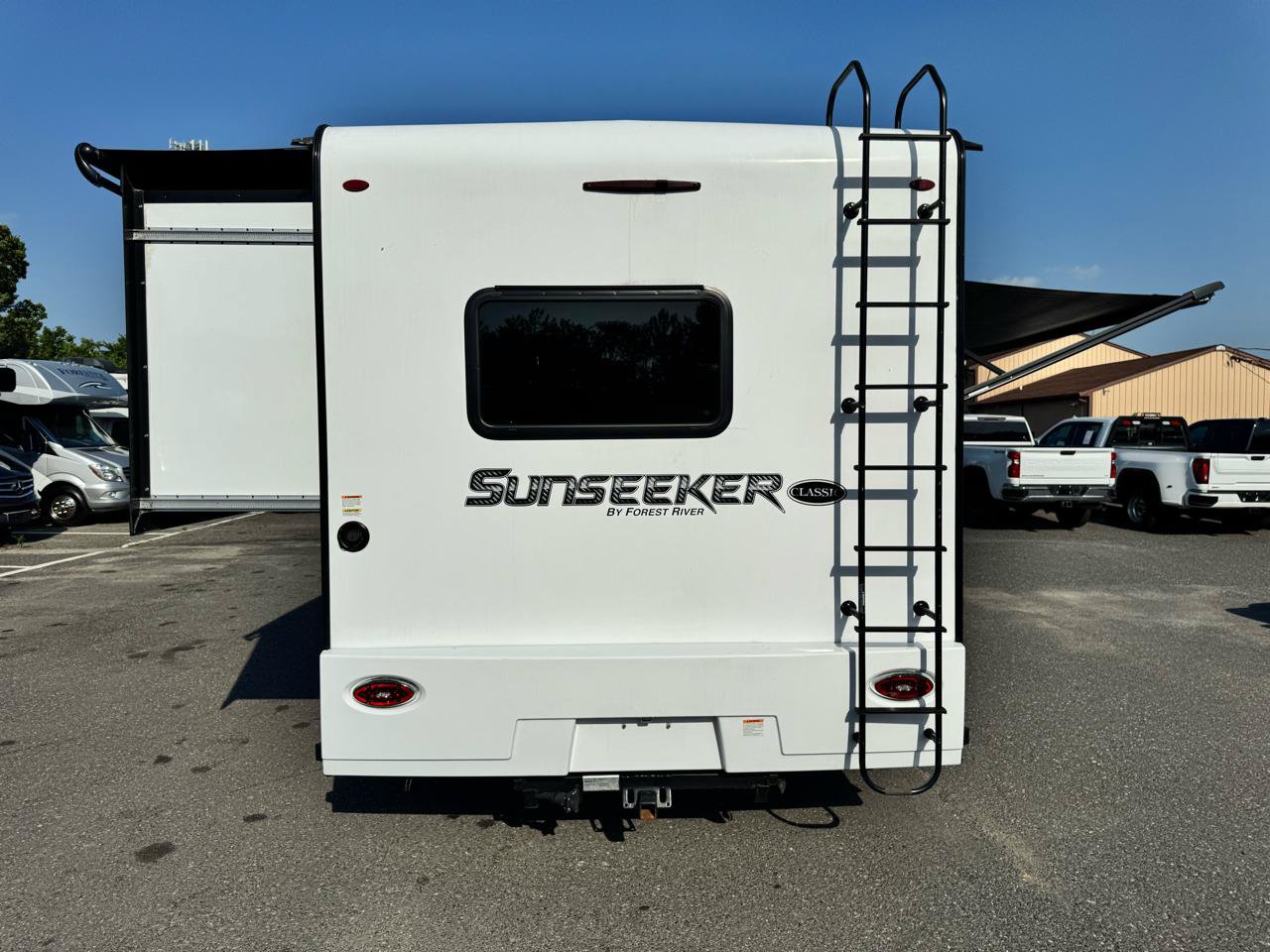 Used 2021 Ford E-450 and Econoline 450 Super Duty w/ Motorhome Prep Package RWD image 6