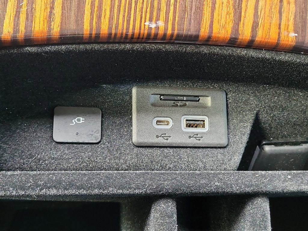 Used 2022 Cadillac Escalade Luxury image 37