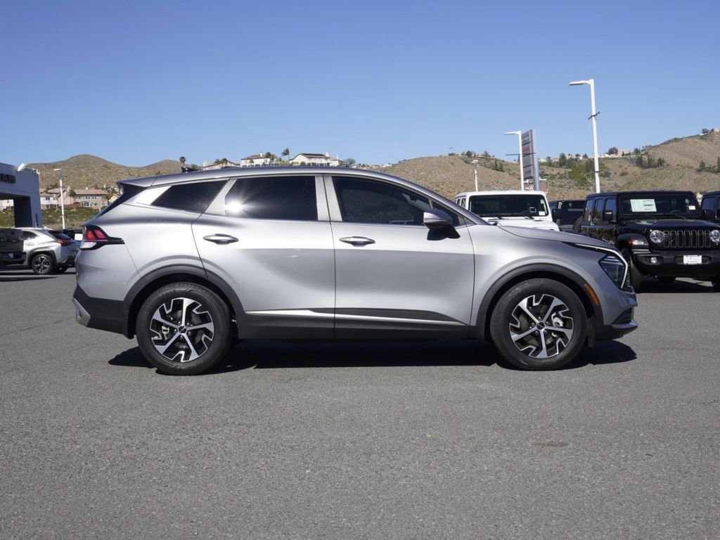 Used 2024 Kia Sportage EX image 3