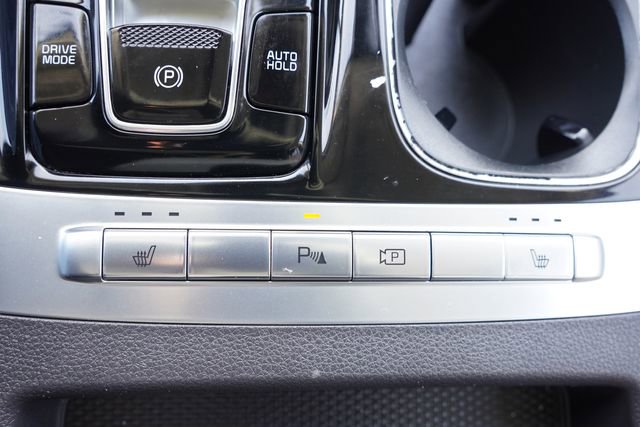 Used 2023 Kia Carnival EX image 30