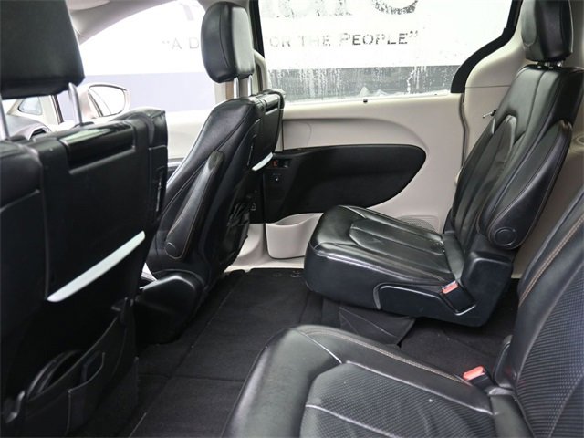 Used 2018 Chrysler Pacifica Touring-L Plus w/ Tire & Wheel Group image 24