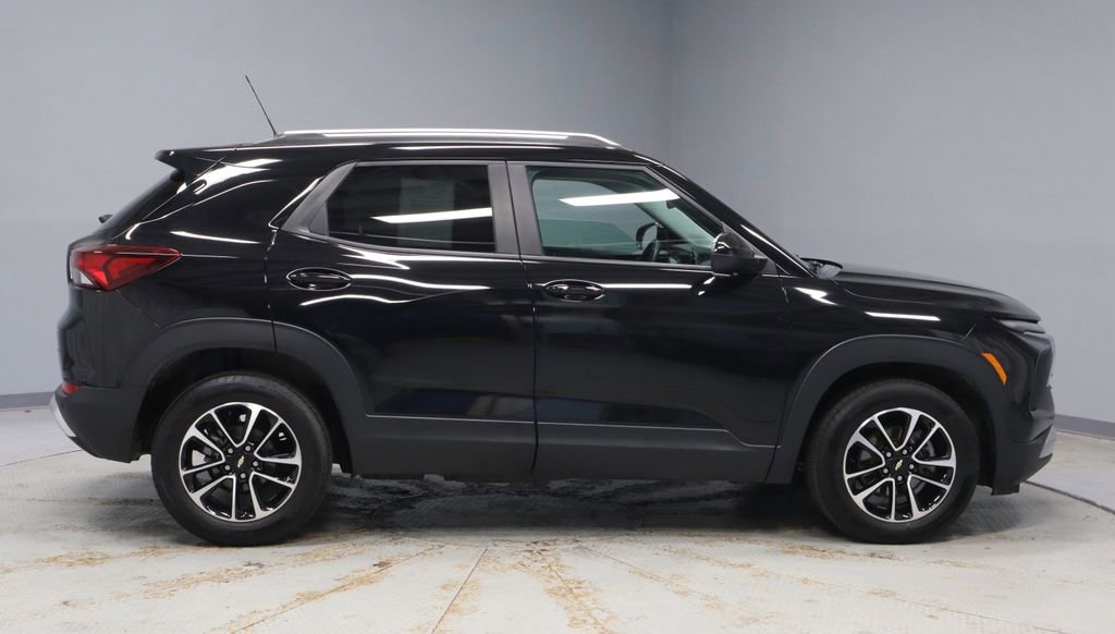 Used 2025 Chevrolet TrailBlazer LT w/ LT Cold Weather Package image 11