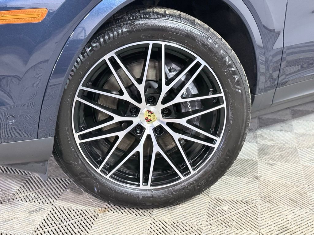 Used 2024 Porsche Cayenne Coupe image 2