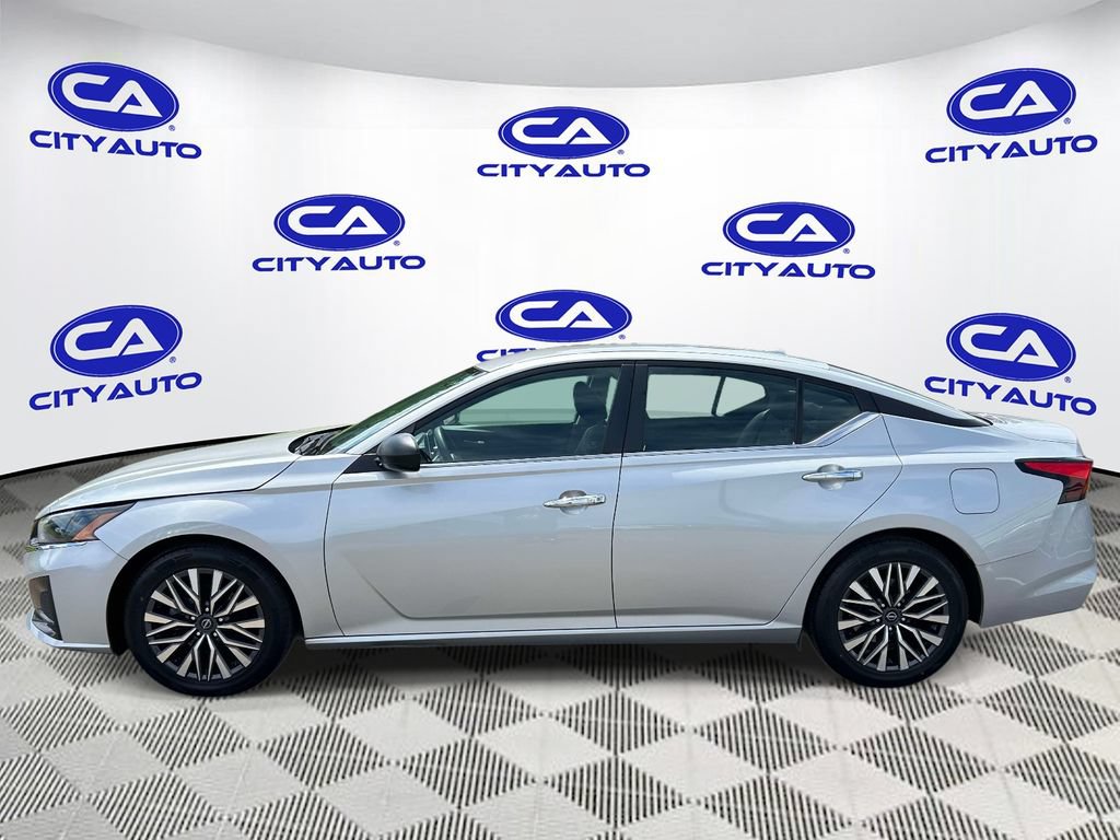 Used 2024 Nissan Altima 2.5 SV FWD image 6