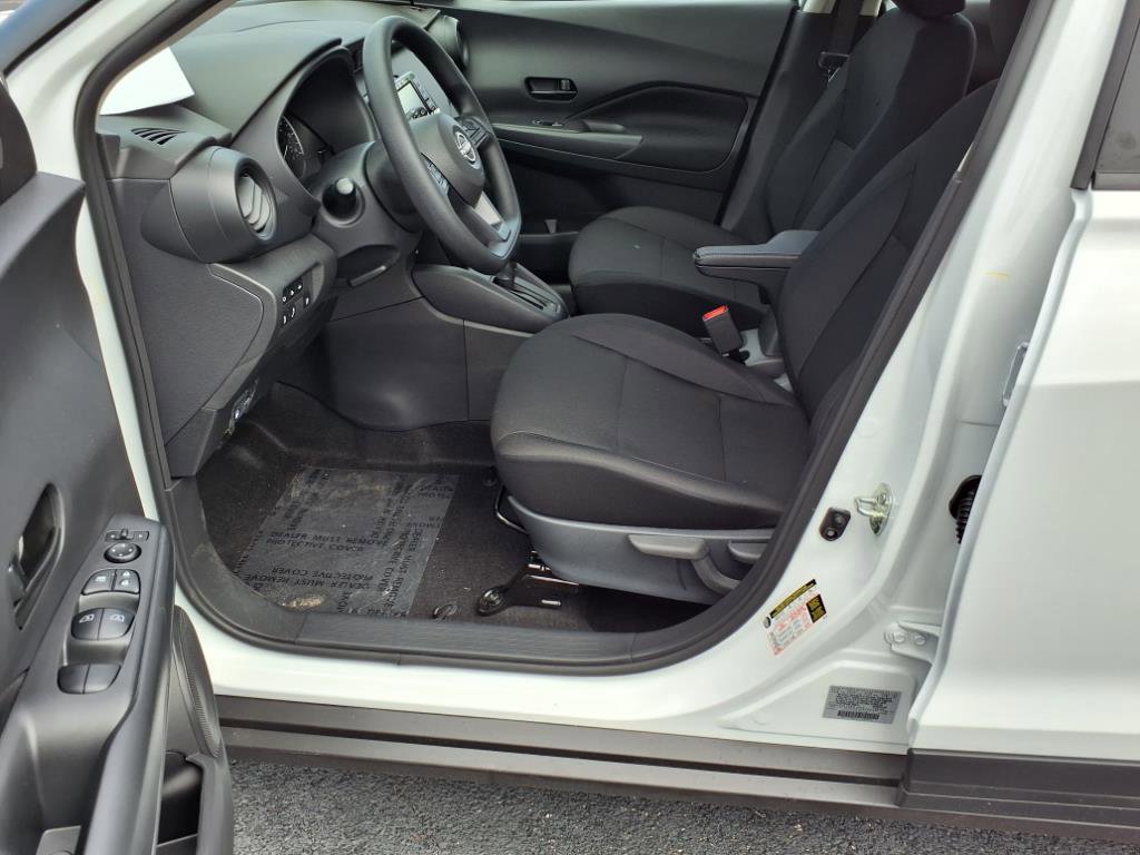 New 2025 Nissan Kicks Play S FWD image 12