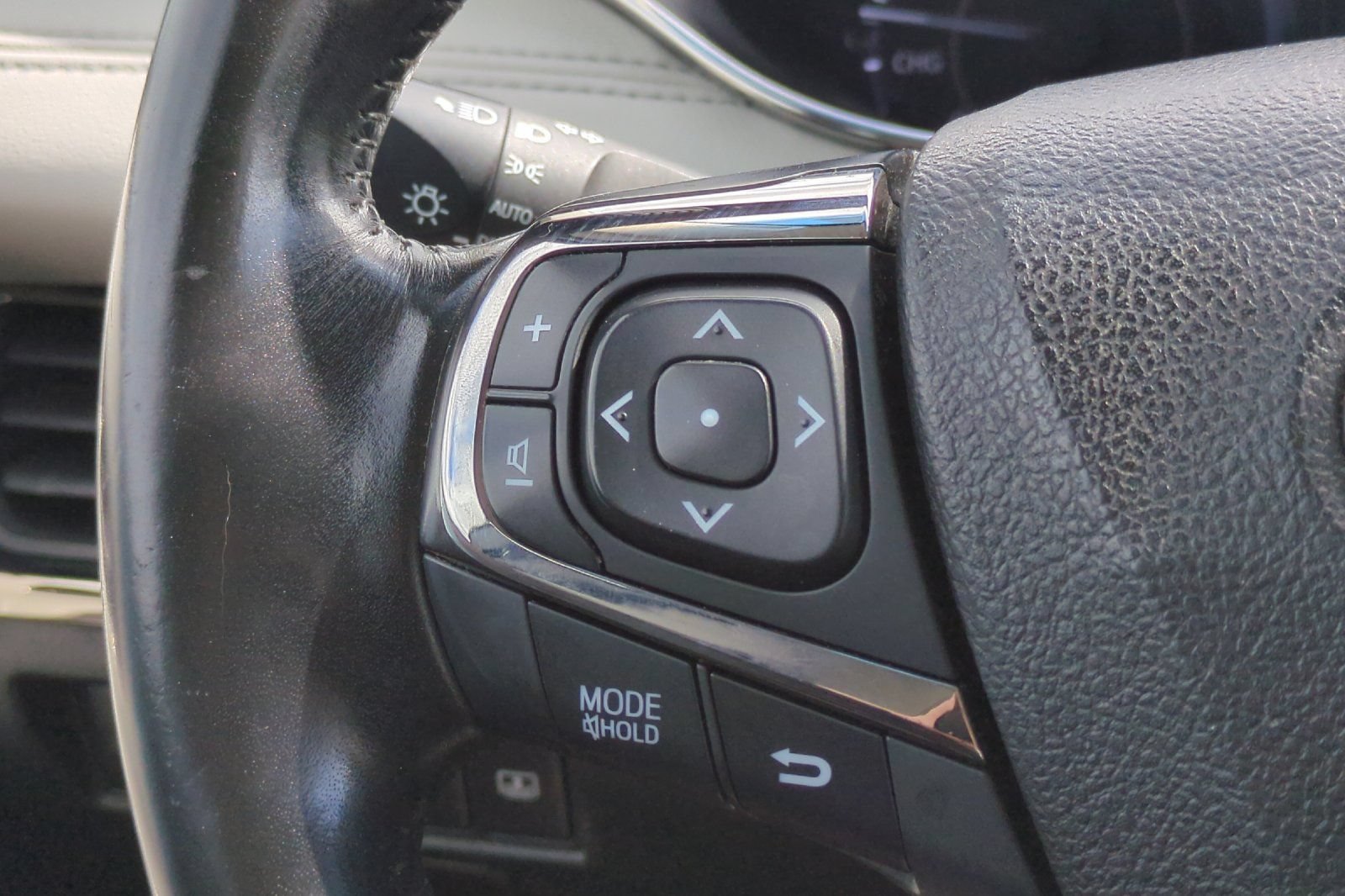 Used 2016 Toyota Avalon XLE Plus FWD image 36