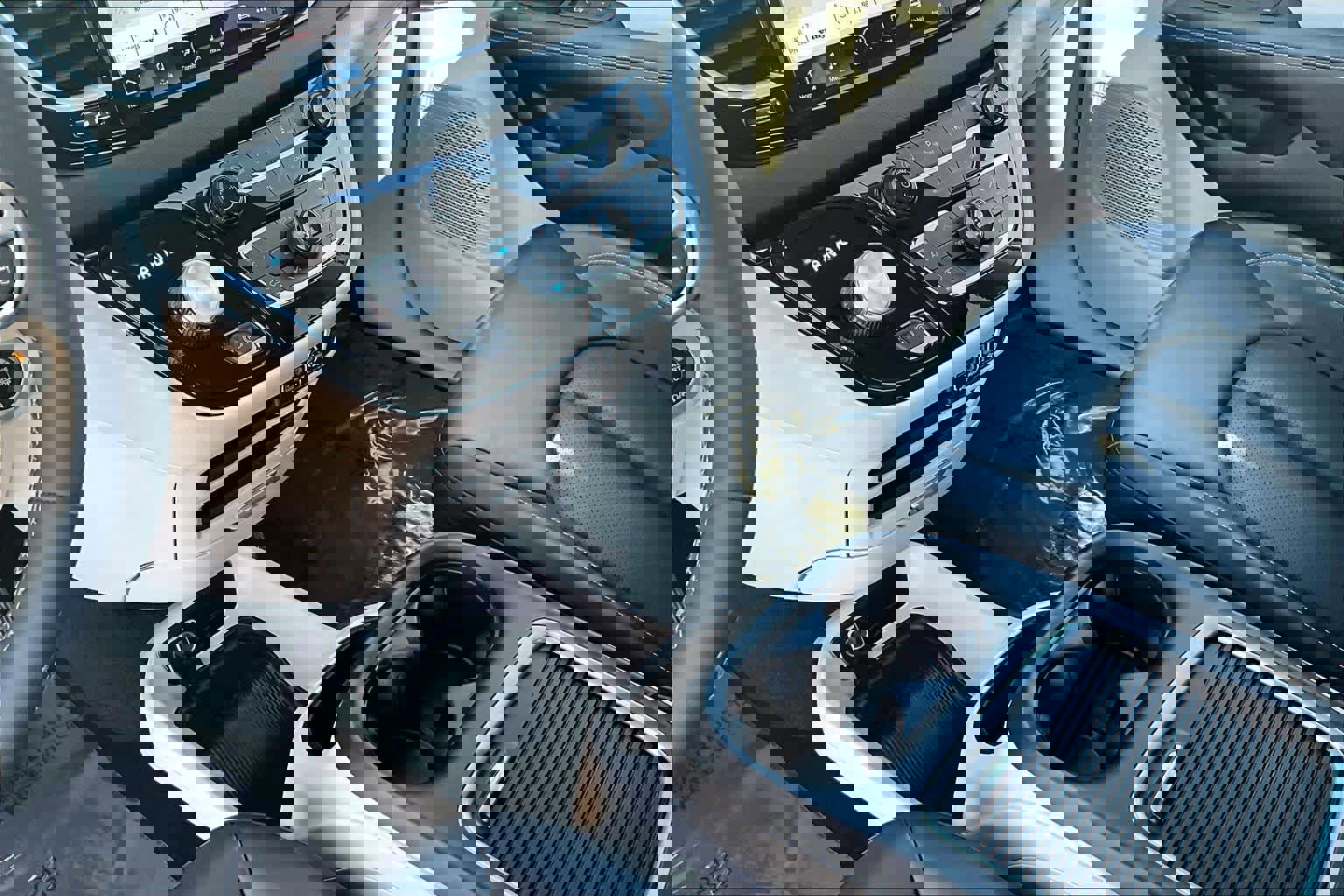 Used 2023 Chrysler Pacifica Touring-L image 16