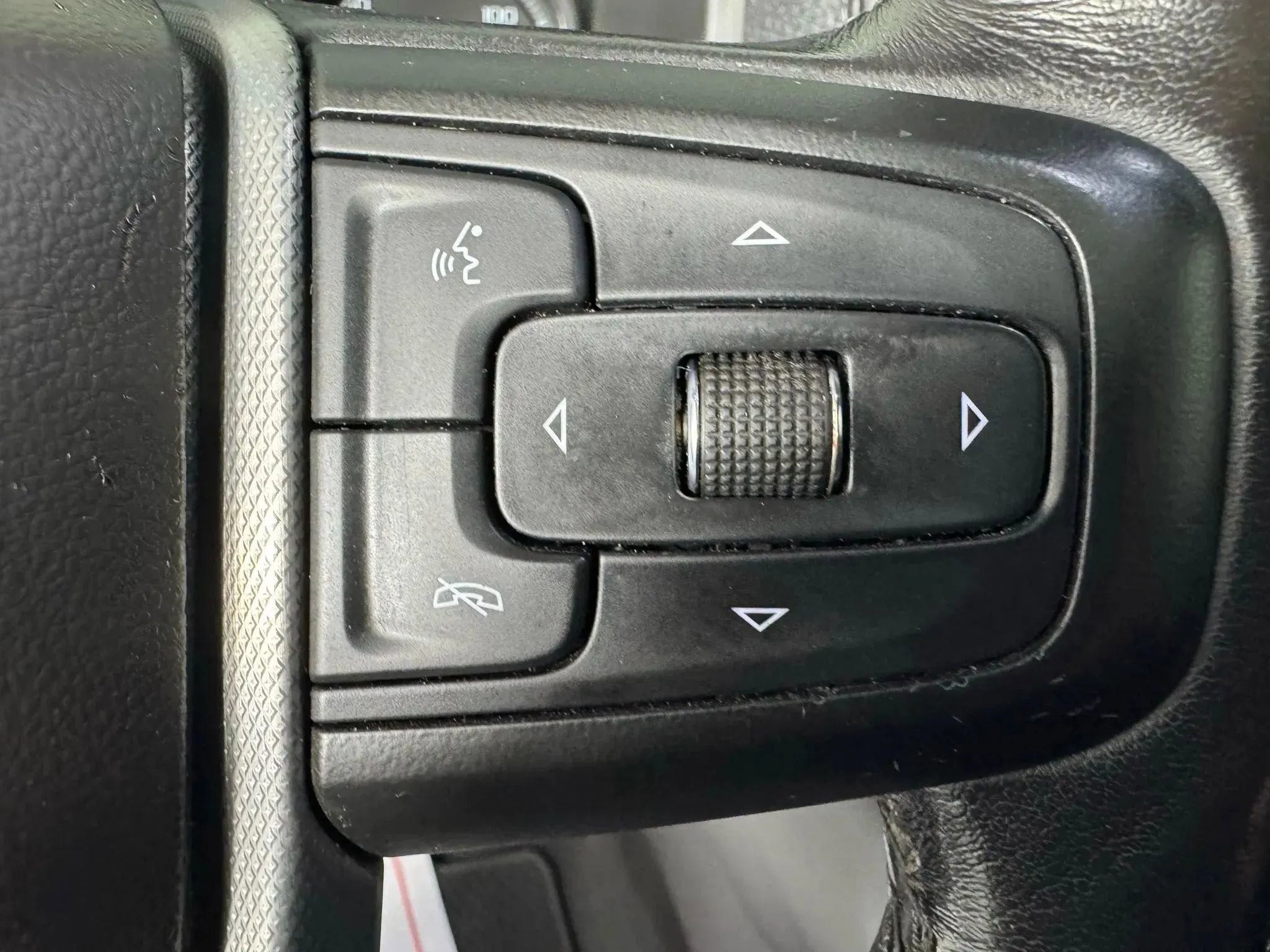 Used 2021 GMC Yukon XL Denali w/ Advanced Technology Package image 17