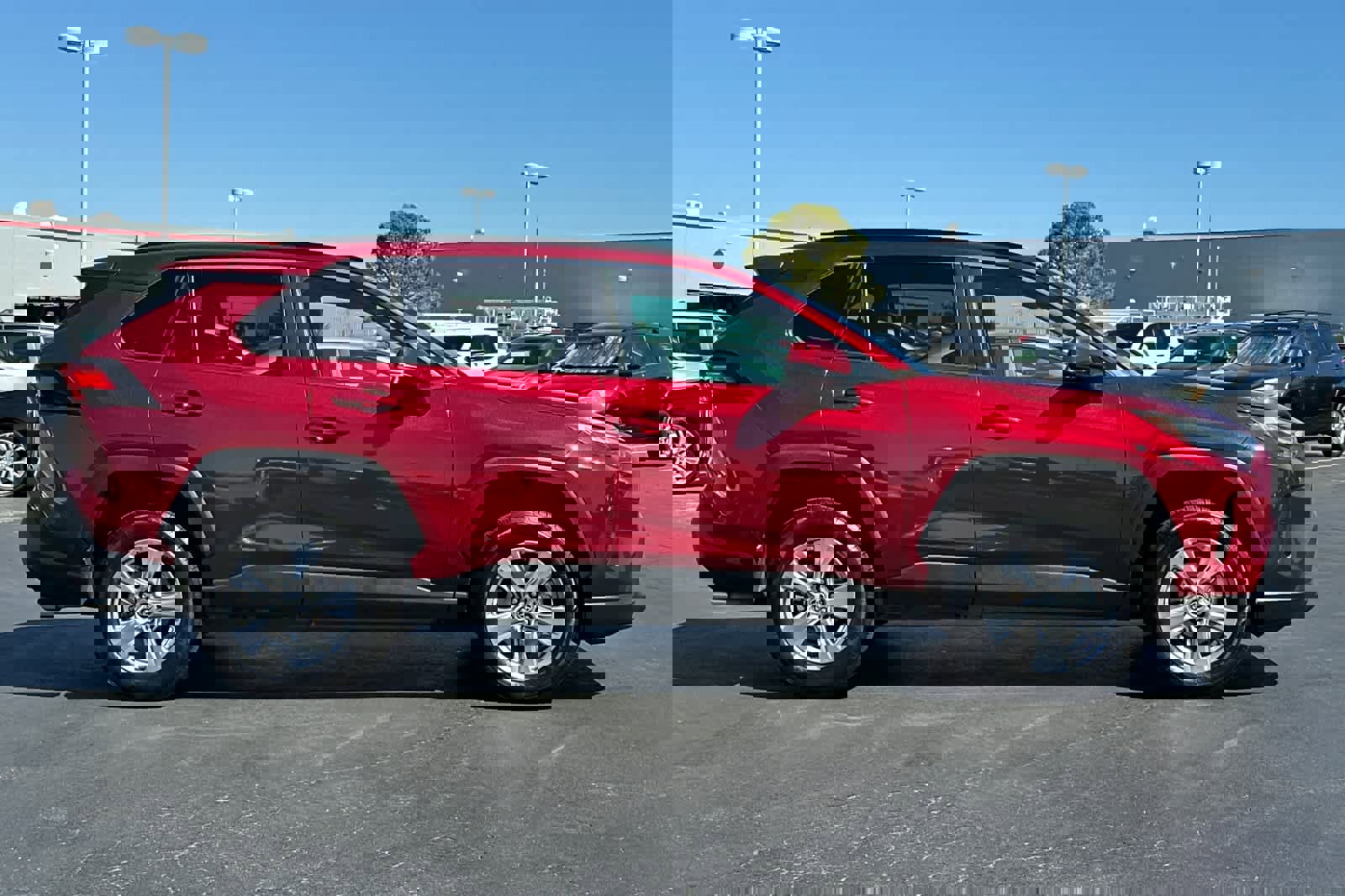 Used 2022 Toyota RAV4 XLE image 6