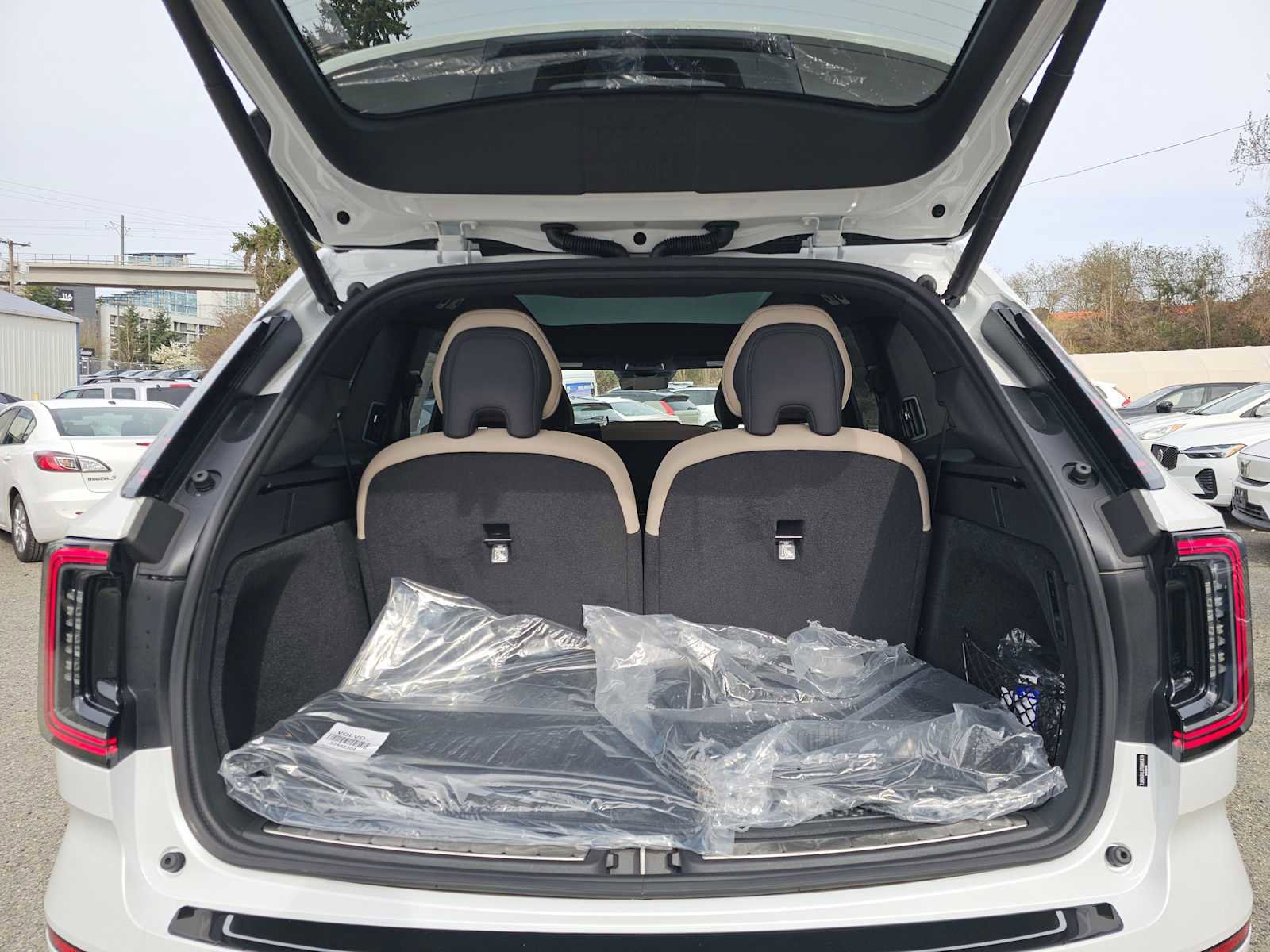 New 2026 Volvo EX90 Ultra image 17