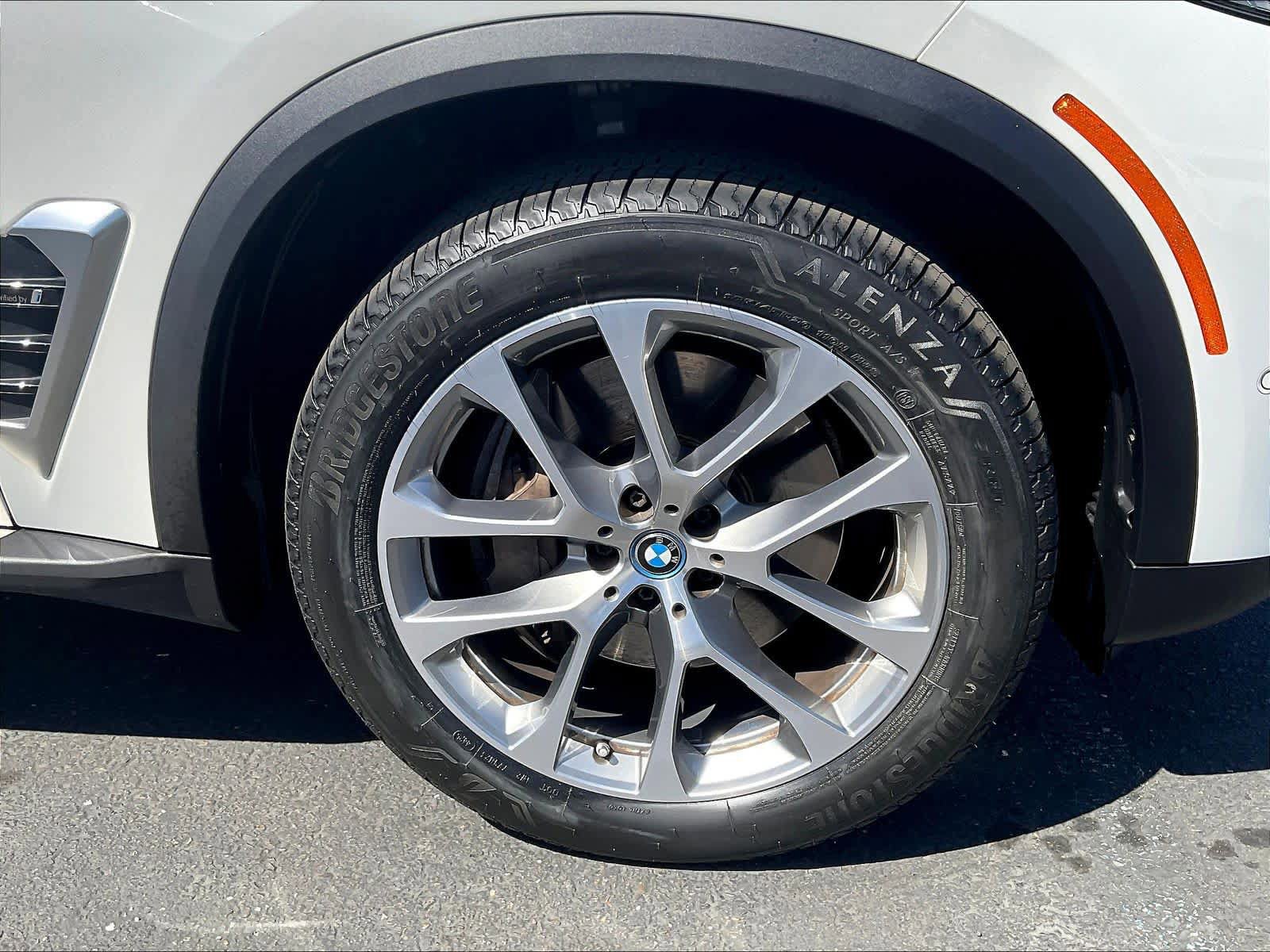 Used 2024 BMW X5 xDrive50e w/ Premium Package AWD/4WD image 12