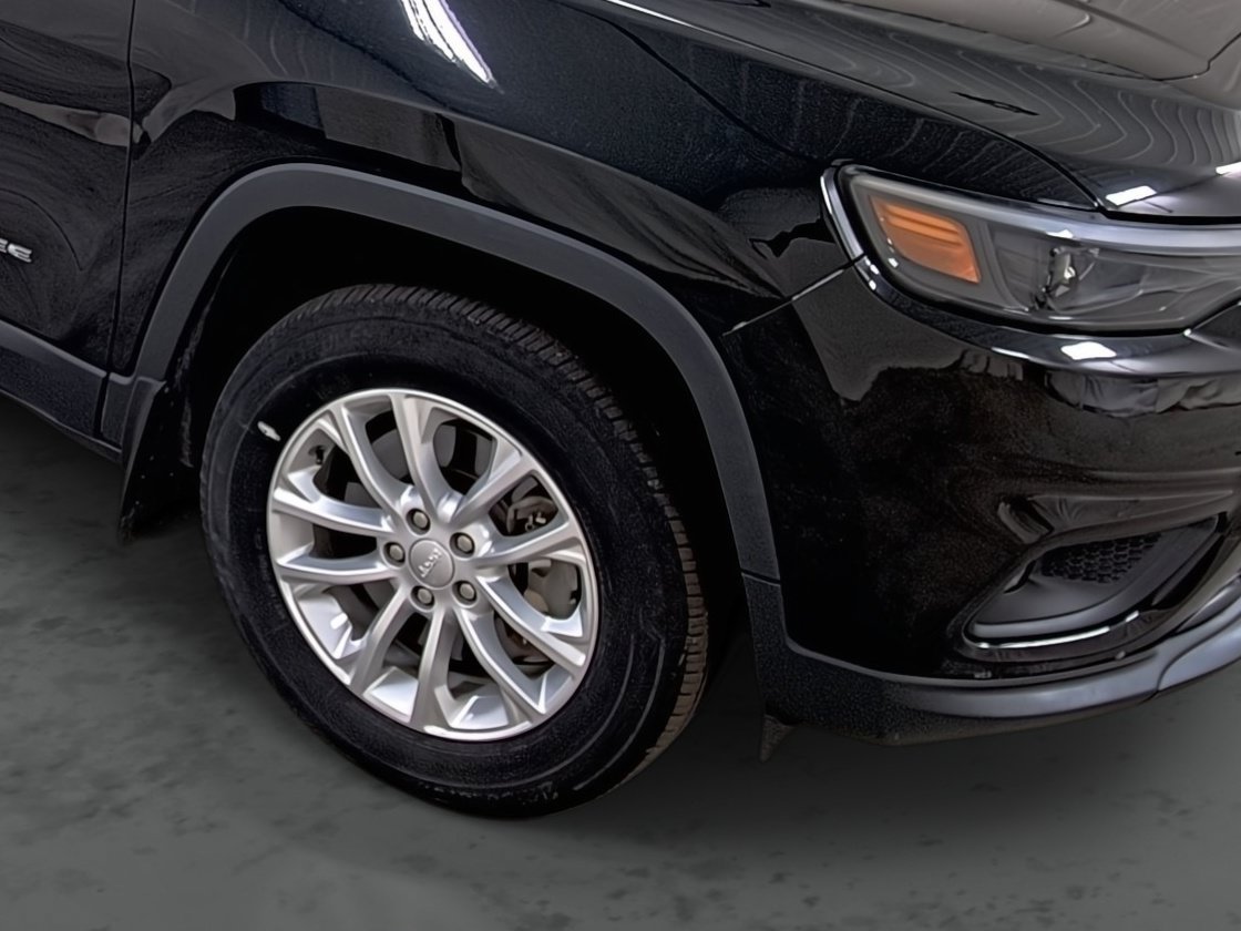 Used 2019 Jeep Cherokee Latitude w/ Cold Weather Group AWD/4WD image 14