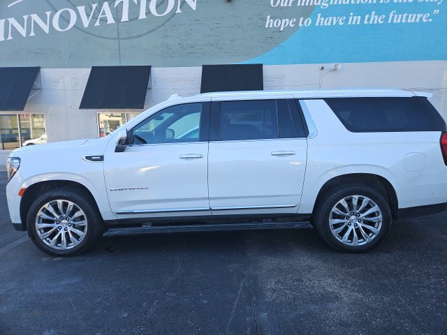 Used 2023 GMC Yukon XL Denali w/ Advanced Technology Package AWD/4WD image 5